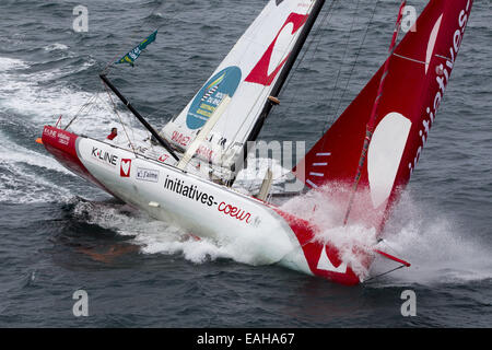 Saint Malo, Bretagne, France. 26Th Oct, 2014. Se préparer à la croix des bateaux de course de l'océan. Tanguy De Lamotte (Initiatives Cœur) - Classe Imoca - Route du Rhum Guadeloupe Destination © Plus Sport Action/Alamy Live News Banque D'Images