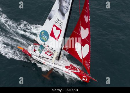 Saint Malo, Bretagne, France. 26Th Oct, 2014. Se préparer à la croix des bateaux de course de l'océan. Tanguy De Lamotte (Initiatives Cœur) - Classe Imoca - Route du Rhum Guadeloupe Destination © Plus Sport Action/Alamy Live News Banque D'Images