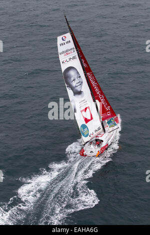 Saint Malo, Bretagne, France. 26Th Oct, 2014. Se préparer à la croix des bateaux de course de l'océan. Tanguy De Lamotte (Initiatives Cœur) - Classe Imoca - Route du Rhum Guadeloupe Destination © Plus Sport Action/Alamy Live News Banque D'Images