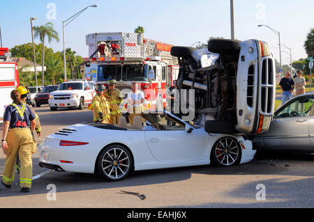 Sarasota, Floride, États-Unis. 15 novembre 2014. Accident sur 41 Sud. La police conseille qu'il n'y ait pas de blessures graves Banque D'Images