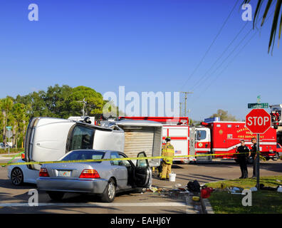 Sarasota, Floride, États-Unis. 15 novembre 2014. Accident sur 41 Sud. La police conseille qu'il n'y ait pas de blessures graves Banque D'Images