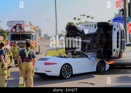 Sarasota, Floride, États-Unis. 15 novembre 2014. Accident sur 41 Sud. La police conseille qu'il n'y ait pas de blessures graves Banque D'Images