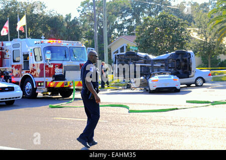 Sarasota, Floride, États-Unis. 15 novembre 2014. Accident sur 41 Sud. La police conseille qu'il n'y ait pas de blessures graves Banque D'Images