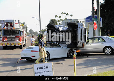 Sarasota, Floride, États-Unis. 15 novembre 2014. Accident sur 41 Sud. La police conseille qu'il n'y ait pas de blessures graves Banque D'Images