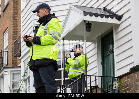 Rochester, au Royaume-Uni. 15 Nov, 2014. La Grande-Bretagne premier affrontement partisans avec Anti-Fascists Crédit : Guy Josse/Alamy Live News Banque D'Images