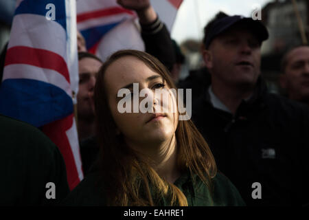 Rochester, au Royaume-Uni. 15 Nov, 2014. La Grande-Bretagne premier affrontement partisans avec Anti-Fascists Crédit : Guy Josse/Alamy Live News Banque D'Images