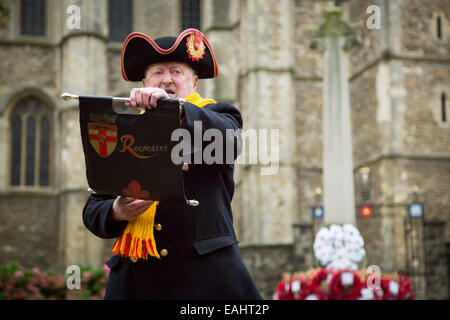 Rochester, au Royaume-Uni. 15 Nov, 2014. Crieur public Robin Burfoot parle Crédit : Guy Josse/Alamy Live News Banque D'Images