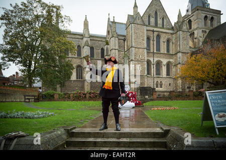 Rochester, au Royaume-Uni. 15 Nov, 2014. Crieur public Robin Burfoot parle Crédit : Guy Josse/Alamy Live News Banque D'Images