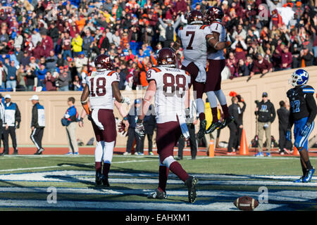 Durham, North Carolina, USA. 15 Nov, 2014. La technologie de la Virginie célèbre le début de leur 4e trimestre touchdown qui deviendrait le score gagnant au cours de l'école match de football entre les Virginia Tech Hokies et le Duke Blue Devils à Wallace Wade Stadium le 15 novembre 2014 à Durham, Caroline du Nord.Virginia Tech bat Duc 17-16. Credit : Cal Sport Media/Alamy Live News Banque D'Images