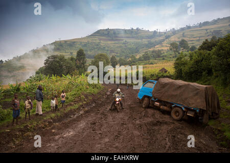 Les routes de district de l'Ouganda, Bukwo située au pied du Mont Elgon, devenir infranchissable pendant les périodes de forte pluie. Banque D'Images