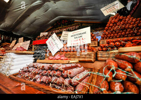 Belfast, Irlande Northerm. 15 novembre, 2014. Salamine en vente comme le marché continental annuel s'ouvre dans les motifs de Belfast City Hall Crédit : Stephen Barnes/Alamy Live News Banque D'Images