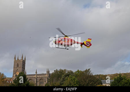 Great Western Air Ambulance décollant de Grove Park, Weston-super-Mare, Somerset, Angleterre Banque D'Images