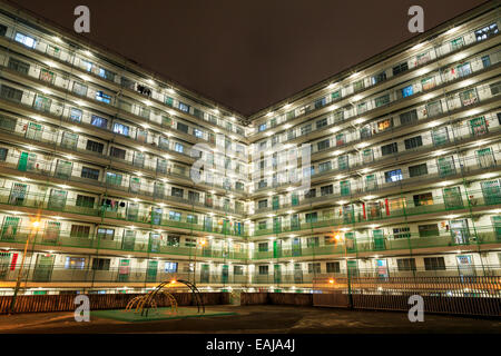 Vue de la nuit de Nam Shan Estate à Shek Kip Mei, Hong Kong Banque D'Images