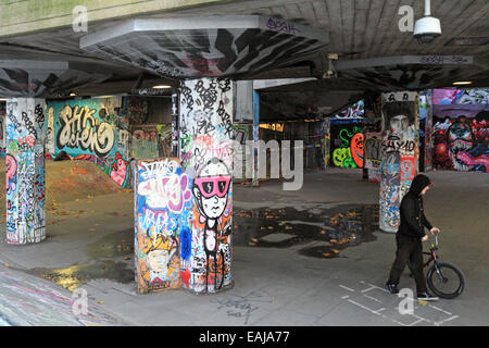 Le Southbank Centre Undercroft Skatepark Skate, London, England, UK Banque D'Images