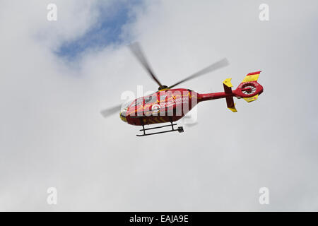 Great Western Air Ambulance décollant de Grove Park, Weston-super-Mare, Somerset, Angleterre Banque D'Images