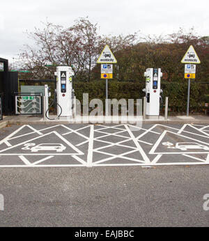 Ecotricity autoroute électrique voiture électrique point de recharge de l'énergie verte Forton Lancaster de la zone de service d'autoroute M6 Banque D'Images