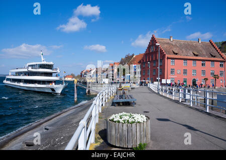 Débarcadère et d Gredhaus, Meersburg, Lac de Constance, Bade-Wurtemberg, Allemagne, Europe Banque D'Images