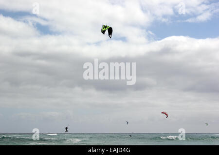 Planche à voile sports d'eau de l'océan Atlantique au large des Îles Canaries Espagne Banque D'Images