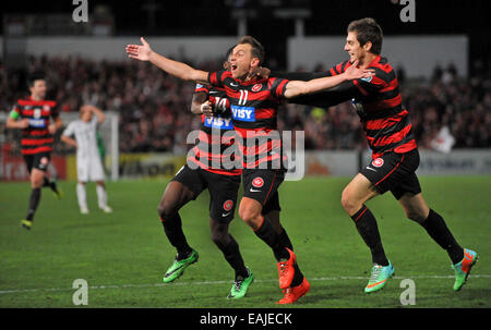 L'ouest de Sydney Wanderers beat Sanfrecce Hiroshima 2-0 de surmonter un déficit de 1-3 après la première étape de la partie d'élimination. Avec : Brendon Santalab Où : Sydney, Australie Quand : 14 mai 2014 Banque D'Images