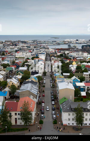 Vue aérienne du centre-ville de Reykjavik en Islande, de l'église Hallgrimskirkja. Banque D'Images