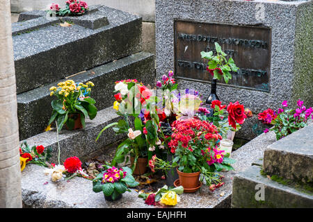 La tombe de Jim Morrison, cimetière du Père Lachaise, Paris Banque D'Images