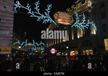 Londres, Royaume-Uni, 16 novembre 2014, de prendre que l'interrupteur sur le Regent's street 2014 lumières de Noël après une performance par l'Union européenne J, Jessie Ware, le Jersey Boy & Jack Pack Crédit : JOHNNY ARMSTEAD/Alamy Live News Banque D'Images