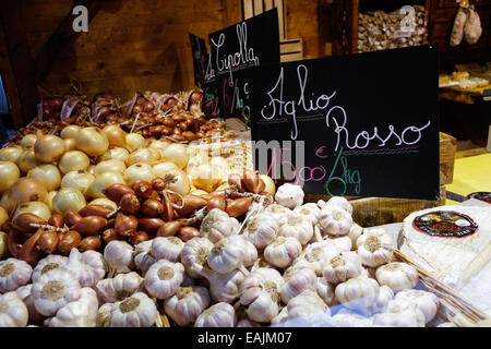 Le marché de Noël traditionnel français, conçu avec des chalets individuels, seront visités à Turin jusqu'au 23 novembre, où les produits typiquement français pour la prochaine saison de Noël peut être acheté. © Elena Aquila/Pacific Press/Alamy Live News Banque D'Images