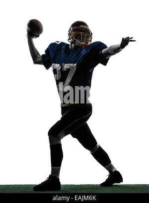 Un quarterback american football player homme jeter en silhouette studio isolé sur fond blanc Banque D'Images