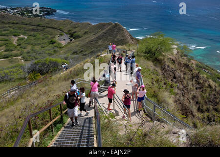 Randonneurs sur Diamond Head Crater Trail à Honolulu, Hawaï Banque D'Images