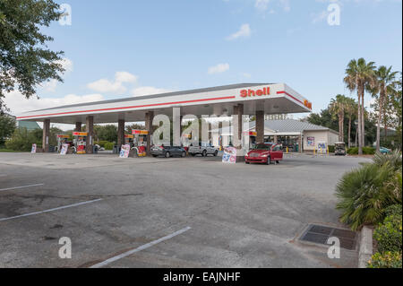 Circle K Shell station essence dans les villages, Floride USA Banque D'Images