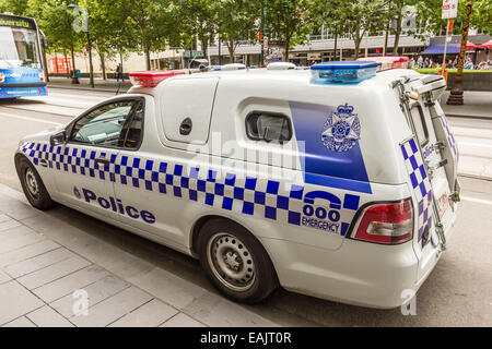 Une voiture de police garée à Melbourne Banque D'Images