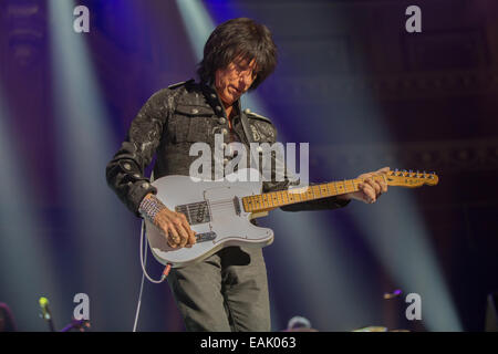 Jeff Beck performing live at the Royal Albert Hall avec : Jeff Beck Où : London, Royaume-Uni Quand : 14 mai 2014 Banque D'Images