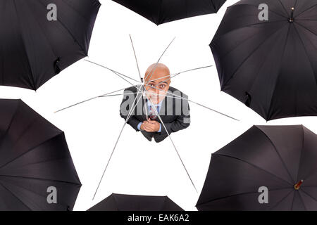 Portrait à l'ancienne non protégés chez les parapluies parapluie noir isolé en blanc Banque D'Images