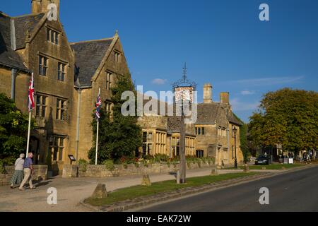 Lygon Arms en soirée, sunshine village Broadway, Cotswolds, Worcestershire, Angleterre, RU, FR, Europe Banque D'Images