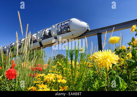 Train monorail sur le site de l'International Garden Show 2013, Wilhelmsburg, Hambourg, Hambourg, Allemagne Banque D'Images