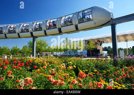 Train monorail sur le site de l'International Garden Show 2013, Wilhelmsburg, Hambourg, Hambourg, Allemagne Banque D'Images