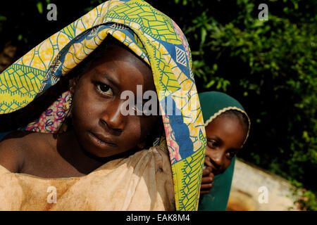 Jeune fille du village de Idool Idool, Région de l'Adamaoua, Cameroun, Banque D'Images