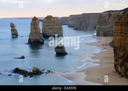 Douze Apôtres, vu de la Great Ocean Road, Port Campbell National Park, Victoria, Australie Banque D'Images