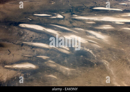 Les dunes côtières et de basse terre désertique aride dans le désert du Namib, vue aérienne, Namib-Skeleton Coast National Park, près de Walvis Bay Banque D'Images