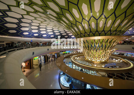 L'intérieur de l'ancien aéroport international d'Abu Dhabi, Abu Dhabi, l'Émirat d'Abu Dhabi, Émirats Arabes Unis Banque D'Images