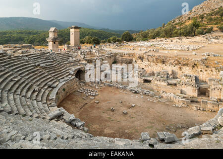 Theatre et tombeaux lyciens, ancienne ville de Xanthos, UNESCO World Heritage Site, près de Fethiye, Antalya Province, Turkey Banque D'Images