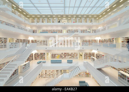 Hall de la galerie avec les étapes de la bibliothèque de la ville de Stuttgart sur Mailaender Platz, architecte Eun Young Yi, Stuttgart Banque D'Images