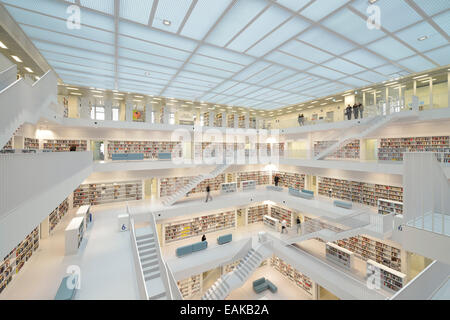 Hall de la galerie avec les étapes de la bibliothèque de la ville de Stuttgart sur Mailaender Platz, architecte Eun Young Yi, Stuttgart Banque D'Images