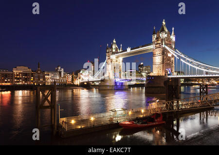 Vues de la Katherine Pier Tower Bridge à City Hall, Londres, Angleterre, Royaume-Uni Banque D'Images