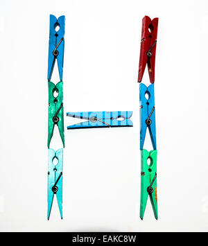 Lettre H faites avec des clothespins Banque D'Images