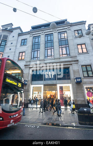 Boutique Gap sur Oxford Street Banque D'Images