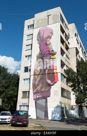 Art Graffiti par Etam sur le côté d'un bloc d'appartements, Sofia, Bulgarie Banque D'Images