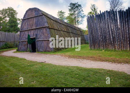 Congés longue maison à Sainte Marie Among the Hurons;authentique village indien d'origine autochtone de l'Ontario;Canada;Midland Banque D'Images