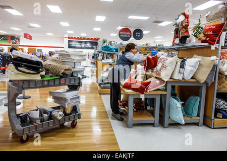 Miami Florida, Hialeah, T.J. Maxx,grand magasin discount,intérieur,shopping shopper shoppers magasins marchés marché achats selli Banque D'Images