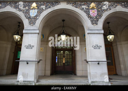 Le synode général de l'Église anglicane, House, Londres, Angleterre, Royaume-Uni. 17 novembre, 2014. L'image montre la chambre d'église, l'emplacement du Synode général aujourd'hui devrait approuver des lois autorisant la femme à être nommé et choisi pour les postes dans l'Église anglicane.Le déménagement qui vient 20 ans après la première femme ont été ordonnés prêtres pourrait voir la première femme évêque nommé de l'année prochaine. Crédit : Jeff Gilbert/Alamy Live News Banque D'Images